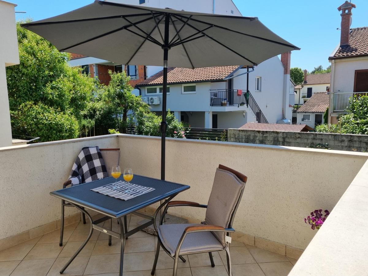 N&G Apartments Rovigno Esterno foto