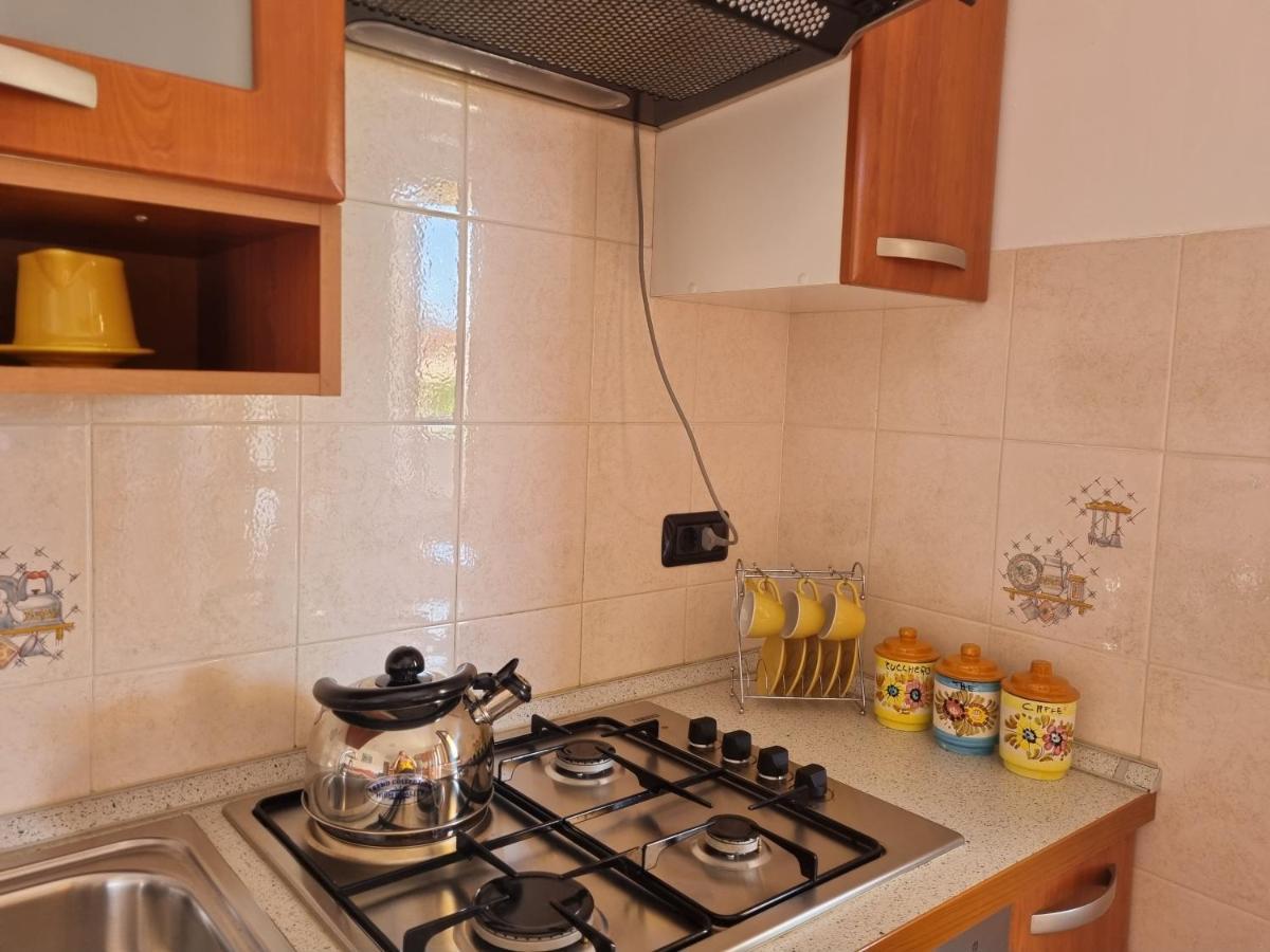 N&G Apartments Rovigno Esterno foto