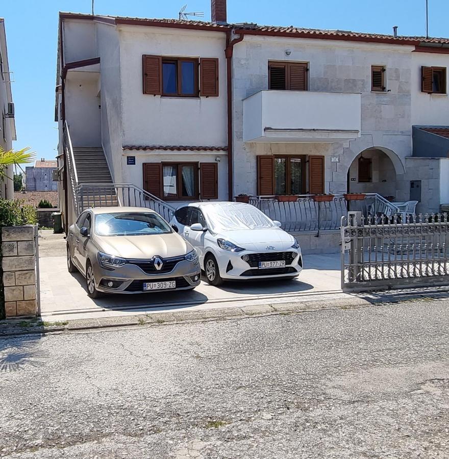 N&G Apartments Rovigno Esterno foto