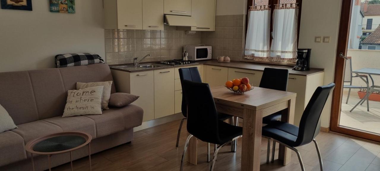 N&G Apartments Rovigno Esterno foto