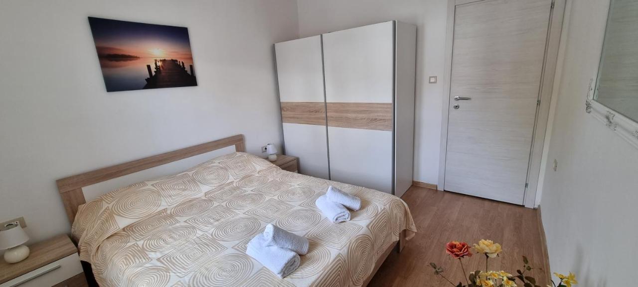 N&G Apartments Rovigno Esterno foto