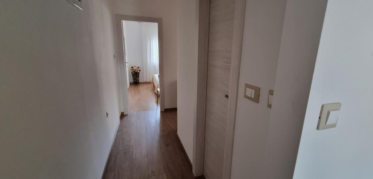 N&G Apartments Rovigno Esterno foto