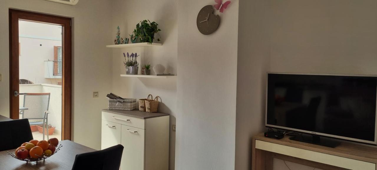 N&G Apartments Rovigno Esterno foto